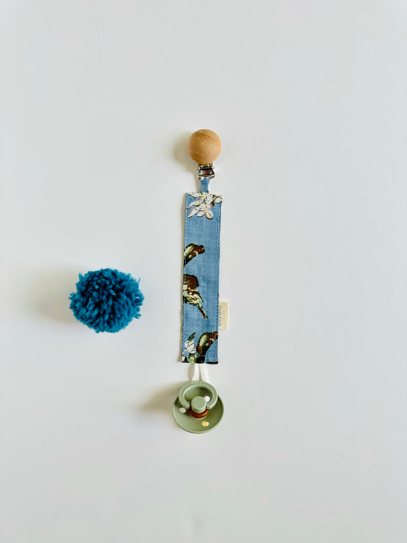 Pacifier Clip Round Wood | Blue Flowers - Petit Pom Pom